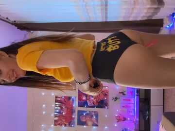 heart_ass @ stripchat on 20231014