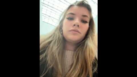 holy_tereza @ stripchat on 20231015