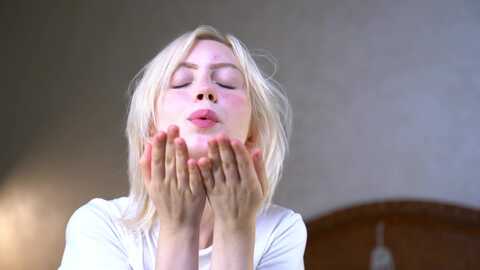 electric_blonde @ stripchat on 20231016