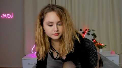 qwinfi @ stripchat on 20231016