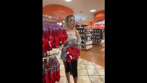 chloewright @ stripchat on 20231019