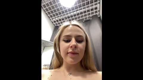 blueberry_eyess @ stripchat on 20231020