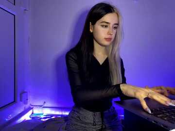 nerina_ @ stripchat on 20231020