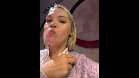 street_krystina @ stripchat on 20231021