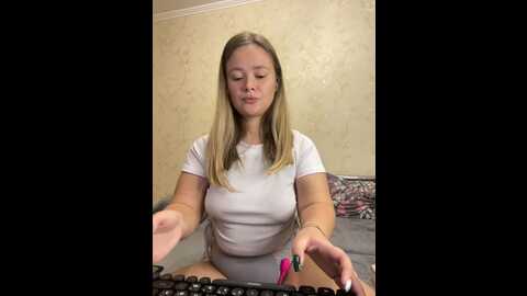 caramelleee_ @ stripchat on 20231025