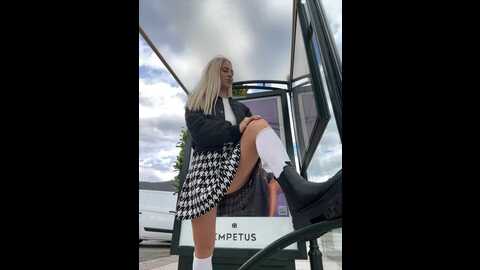 streetdoll @ stripchat on 20231029