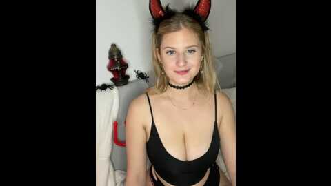 busty_ellie @ stripchat on 20231031