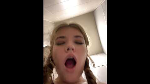 holy_tereza @ stripchat on 20231031