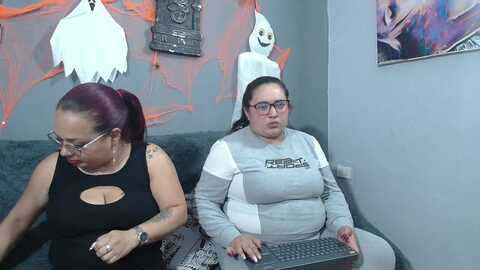 lesb_milf @ stripchat on 20231031