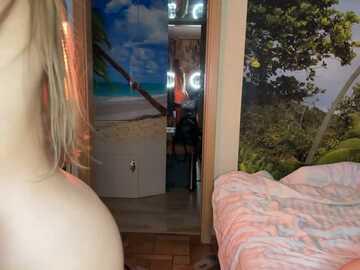 pussyfoxysex @ stripchat on 20231031