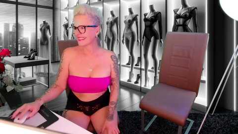 milf_and_tranny @ stripchat on 20231101