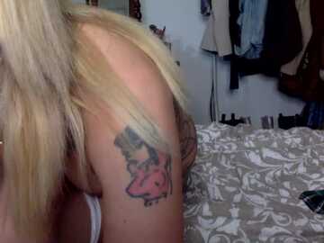 charlinesquirts @ stripchat on 20231102