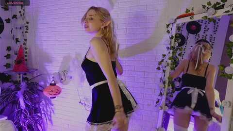 loraadoll @ stripchat on 20231102