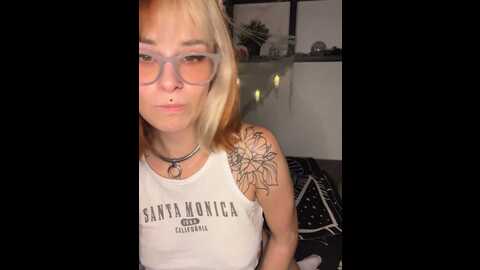 sallydinosaur @ stripchat on 20231102