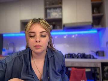 alirawrz @ stripchat on 20231105
