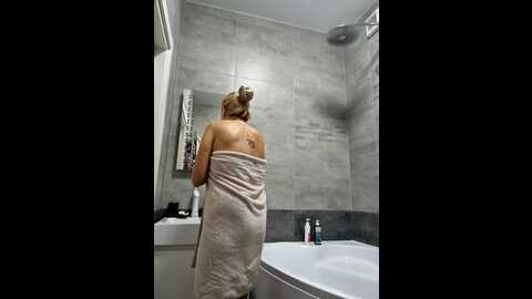 monna @ stripchat on 20231105