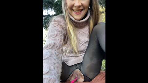 risky_girl23 @ stripchat on 20231106