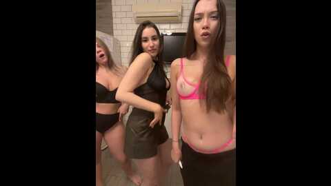 rollinggirls @ stripchat on 20231106