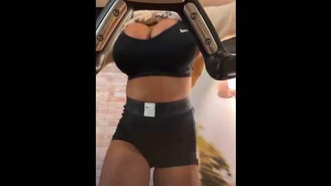 f3ckdolllucy @ stripchat on 20231107