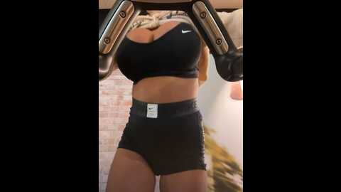 f3ckdolllucy @ stripchat on 20231107