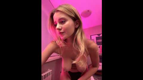 emeli_blur @ stripchat on 20231108