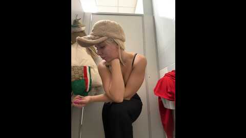 likacat @ stripchat on 20231108