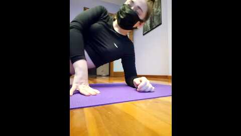 happy_gym_year @ stripchat on 20231109