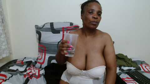bigboobsmommaxx