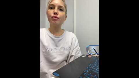 chel_sea_ @ stripchat on 20231110