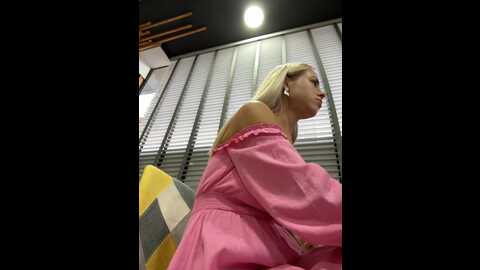 streetdoll @ stripchat on 20231112