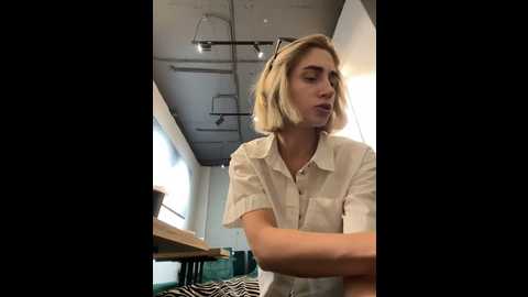 feral_berry_8133 @ stripchat on 20240925