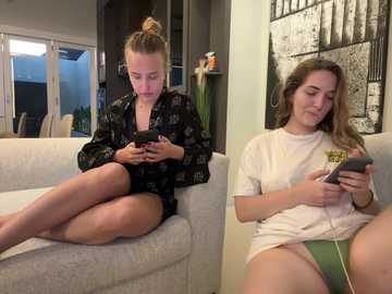 nura_n_sarah @ stripchat on 20240927