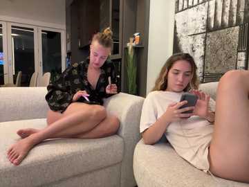 nura_n_sarah @ stripchat on 20240927