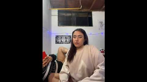 amaralla_loneg
