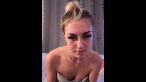 petite_poppy_xo @ stripchat on 20241002