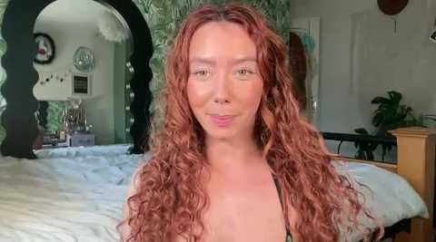 lola_goldxo @ stripchat on 20241008