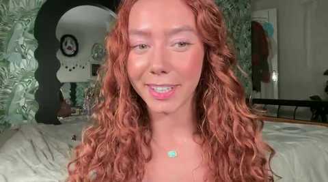 lola_goldxo @ stripchat on 20241008