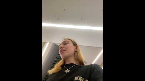 miss_elfie @ stripchat on 20241011