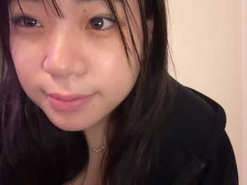 riri__oo @ stripchat on 20241012
