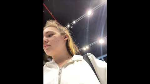 holly_molii @ stripchat on 20241014