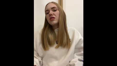aniemiller @ stripchat on 20241019