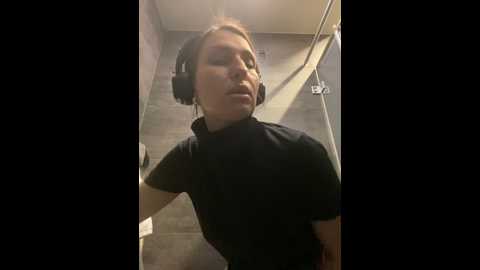 mila_dream69 @ stripchat on 20241021