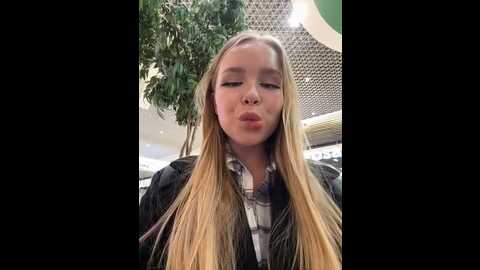 mur_girl @ stripchat on 20241024