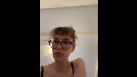 youngbrunetteclara