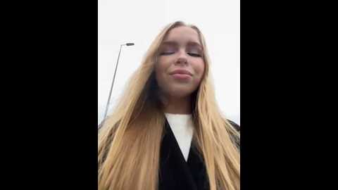 mur_girl @ stripchat on 20241025