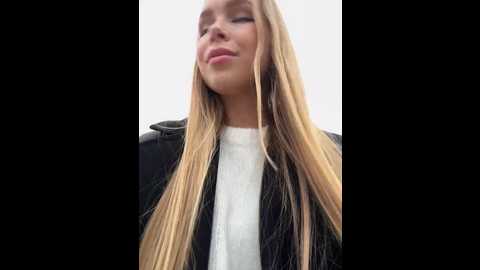 mur_girl @ stripchat on 20241025