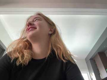 nura_n_sarah @ stripchat on 20241026