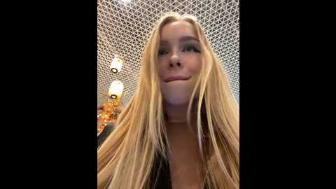 mur_girl @ stripchat on 20241027