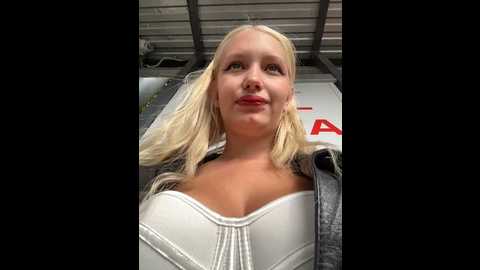 milkyy_wway @ stripchat on 20241028