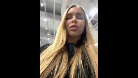 mur_girl @ stripchat on 20241028